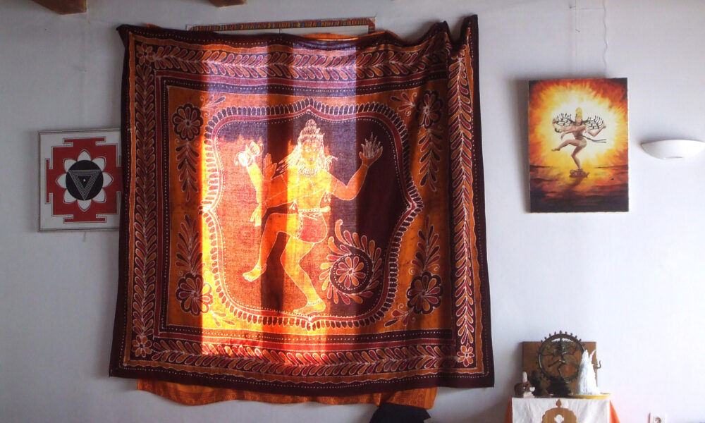 Méditation et relaxation au Centre de Yoga Raja Maya à Tours (37).